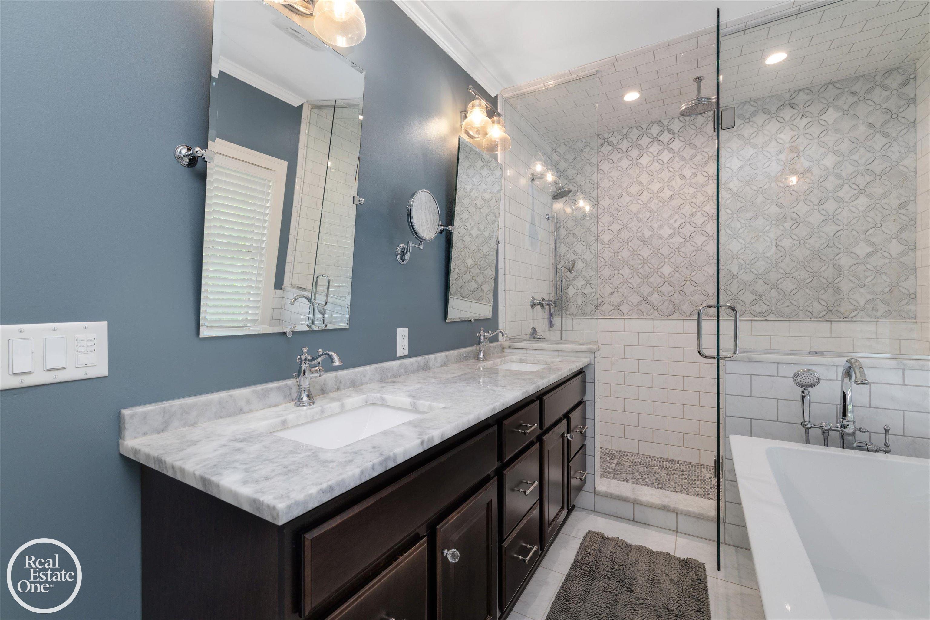 858 Bedford Road Grosse Pointe, MI 48230 - Photo 26 of 55 Primary Bathroom