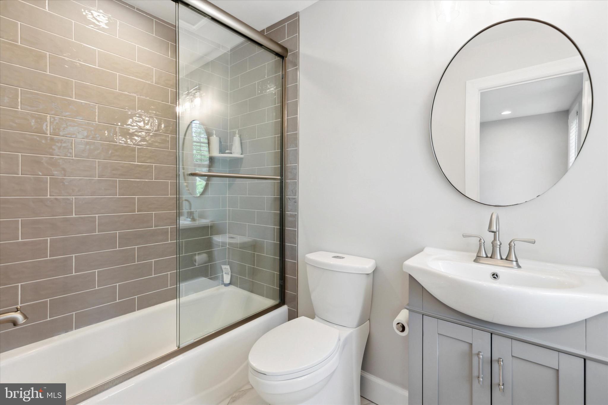 121 Hillside Road Wayne, PA 19087 - Photo 20 of 43 En-Suite Bathroom