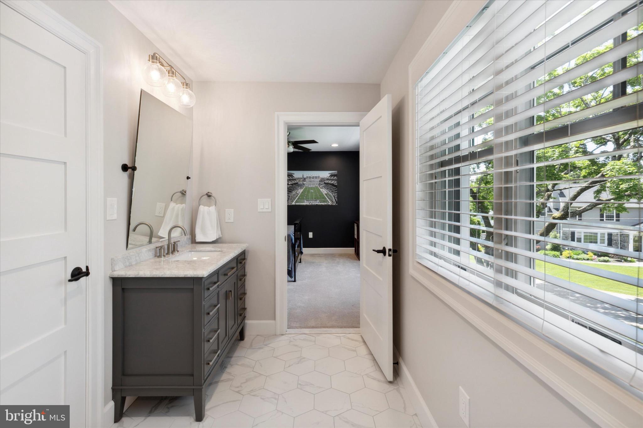 121 Hillside Road Wayne, PA 19087 - Photo 29 of 43 2nd Floor Hall Bathroom