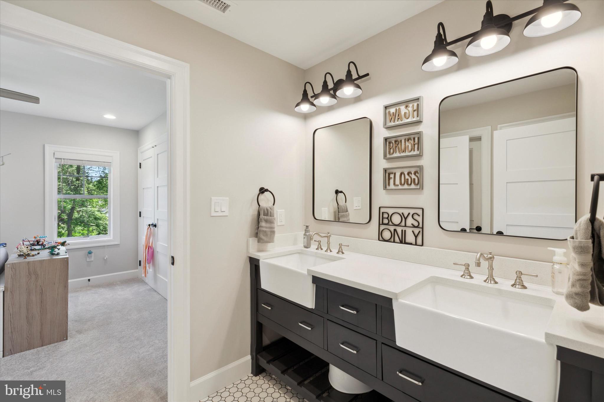 121 Hillside Road Wayne, PA 19087 - Photo 32 of 43 2nd Floor Jack and Jill Bathroom