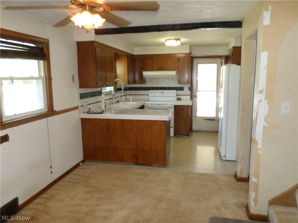 6390 Ridgewood Street Southwest Canton, OH 44706 - Photo 9 of 21 Kitchen/Dining