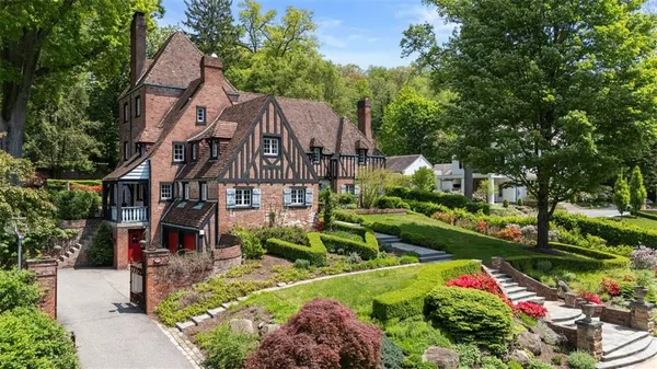 a view of a garden with a house