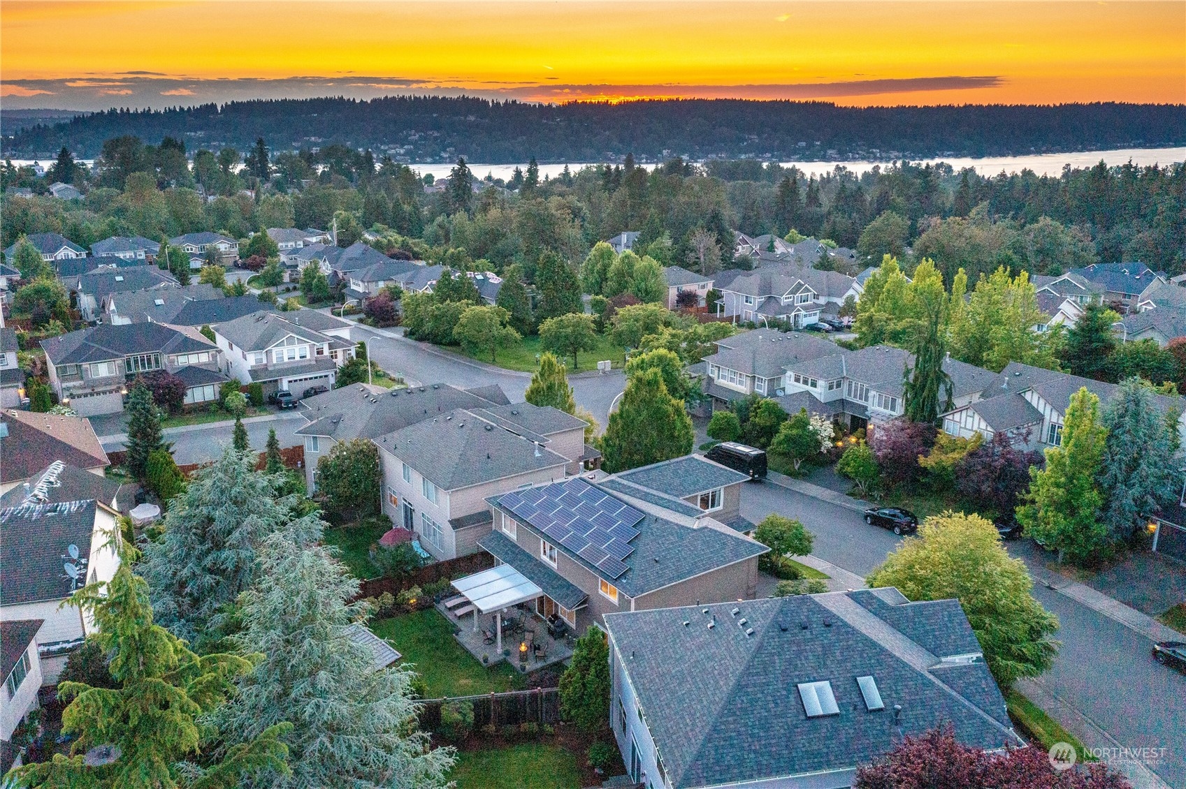 2017 Northeast 35th Place Renton, WA 98056 - Photo 12 of 34 Gallery Image 12