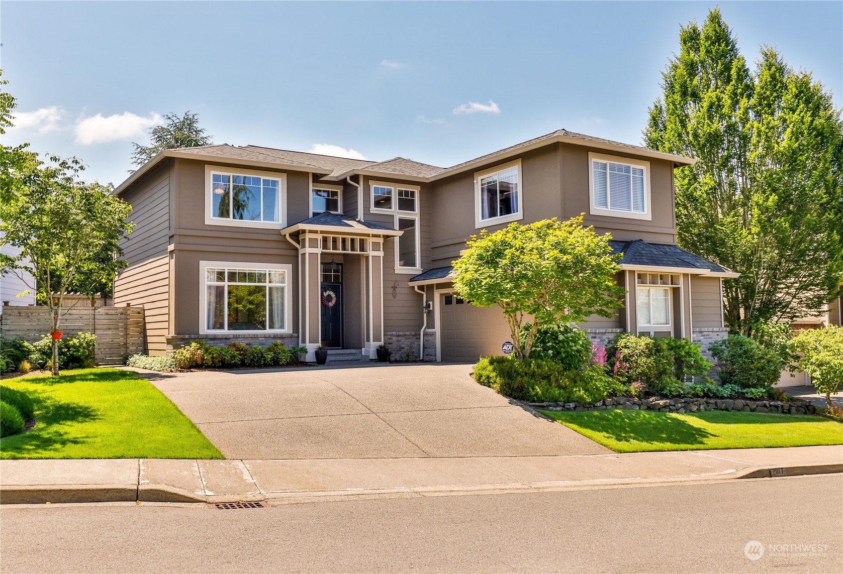 2017 Northeast 35th Place Renton, WA 98056 - Photo 2 of 34 Gallery Image 2
