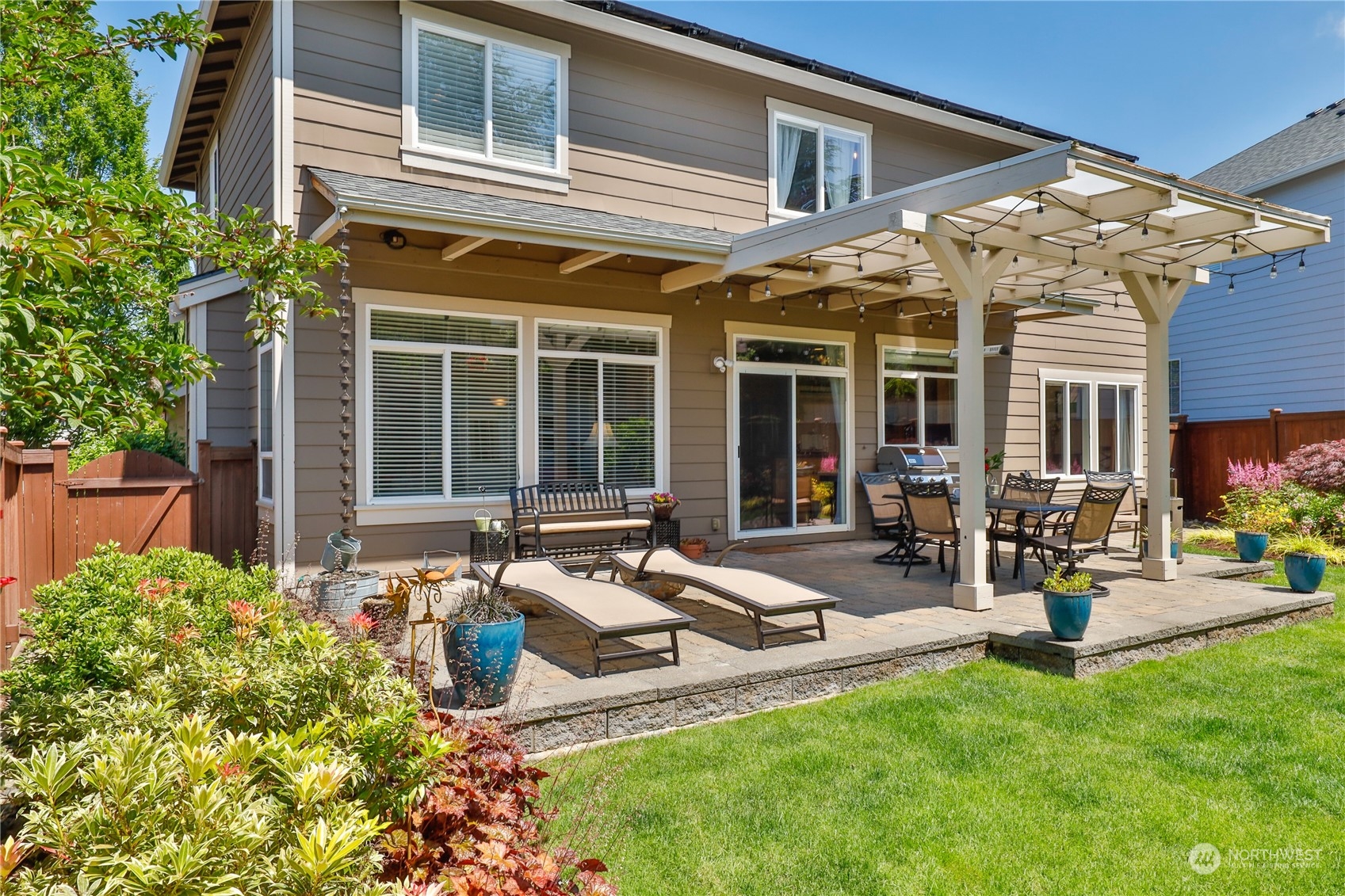 2017 Northeast 35th Place Renton, WA 98056 - Photo 4 of 34 Gallery Image 4
