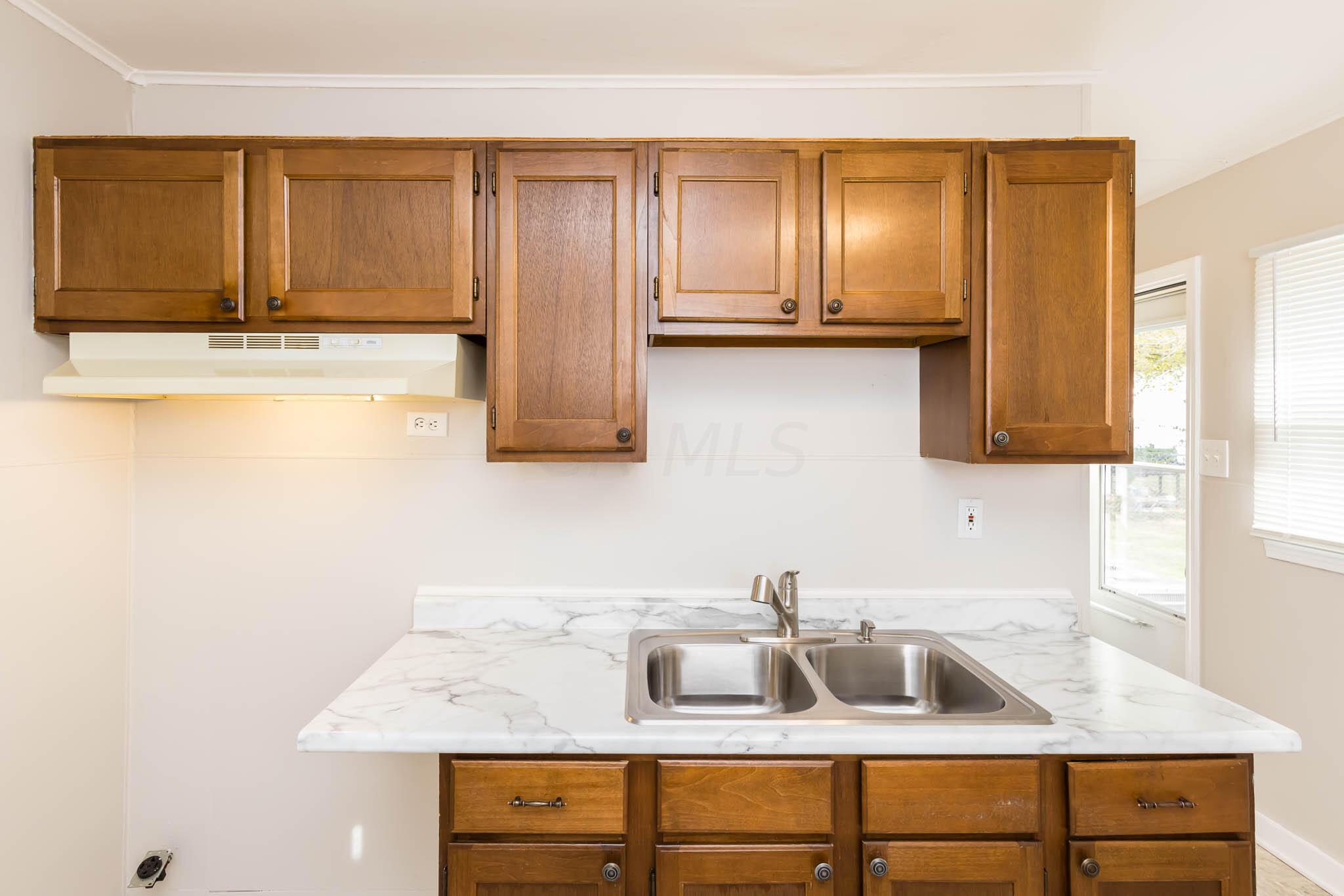 248 Ross Road Columbus, OH 43213 - Photo 20 of 29 Kitchen