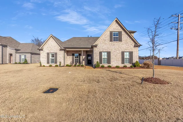 $379,900 | 4990 Witt Cove, Olive Branch, MS 38654