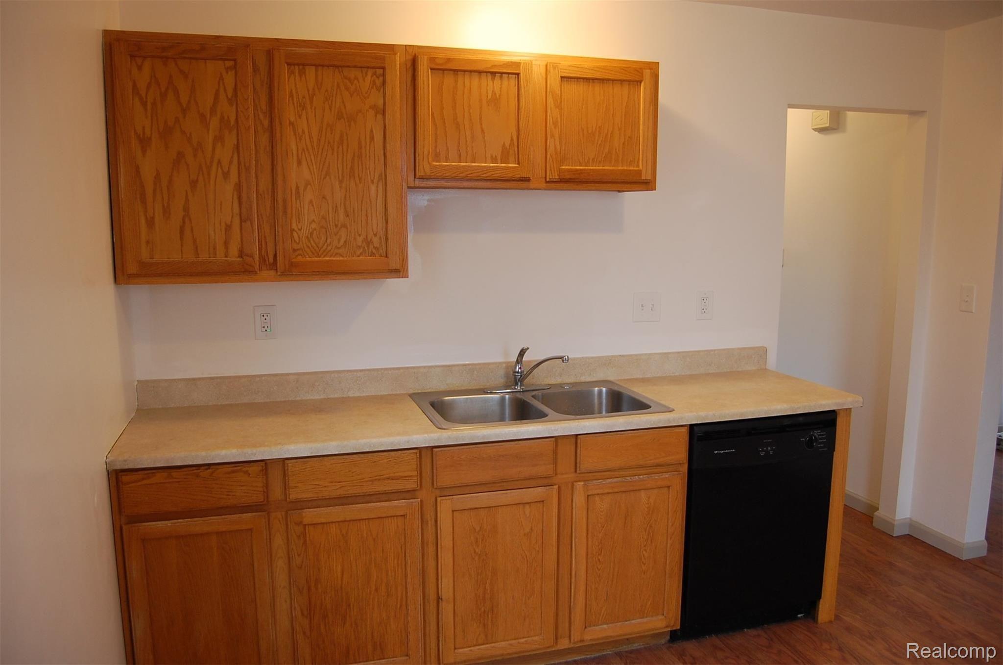 407 Frazier Street River Rouge, MI 48218 - Photo 5 of 18 DSC_0038.JPG