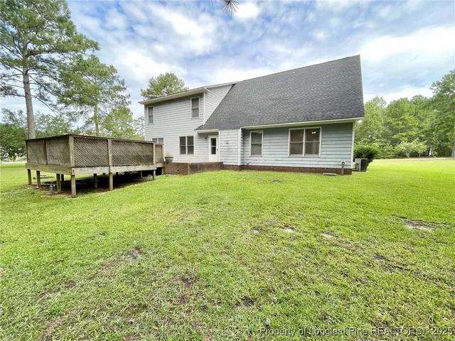 a view of a house with a backyard