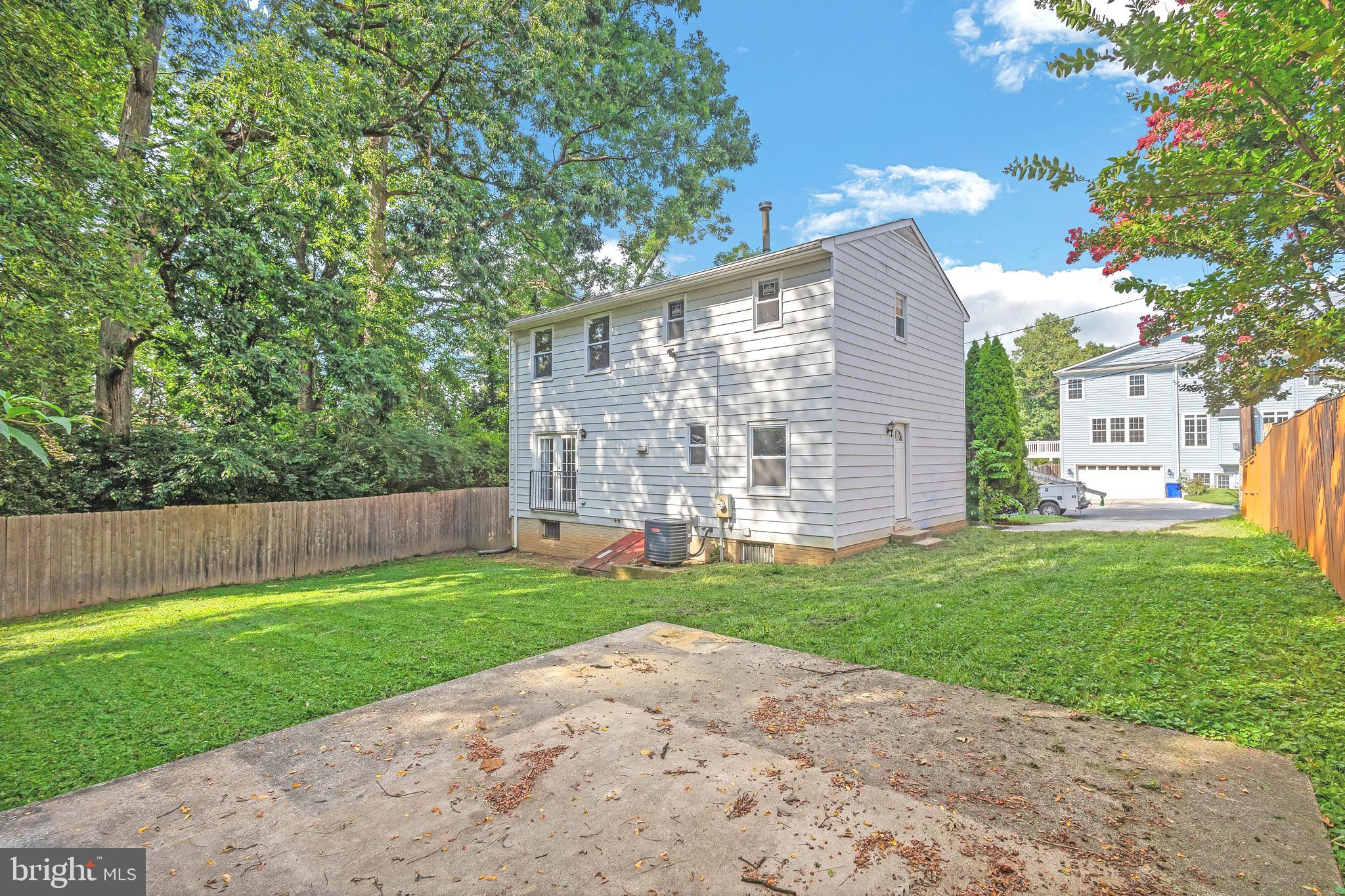 8902 Albert Stewart Lane Silver Spring, MD 20910 - Photo 9 of 39