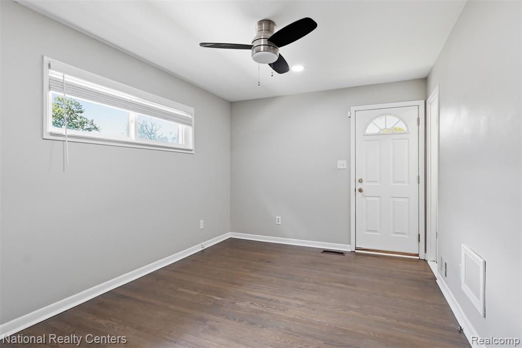 17159 Rougeway Street Livonia, MI 48152 - Photo 26 of 36