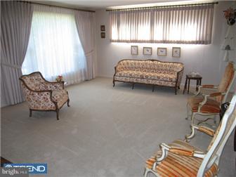 439 Robin Hill Road Wayne, PA 19087 - Photo 3 of 9 Living Room