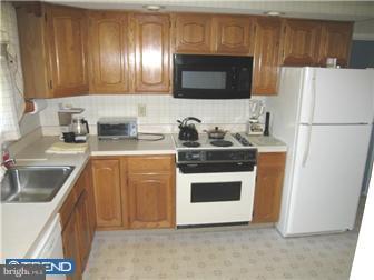 439 Robin Hill Road Wayne, PA 19087 - Photo 5 of 9 Kitchen