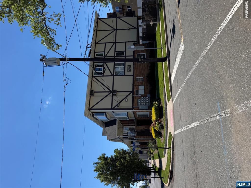 33 Henry Place, Unit B4 Hackensack, NJ 07601 - Photo 3 of 36
