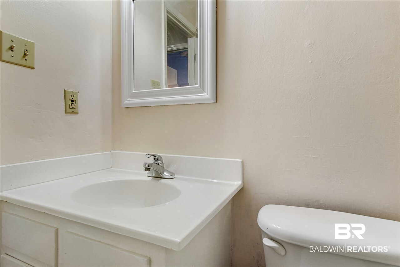 954 Dickenson Avenue Mobile, AL 36609 - Photo 17 of 26