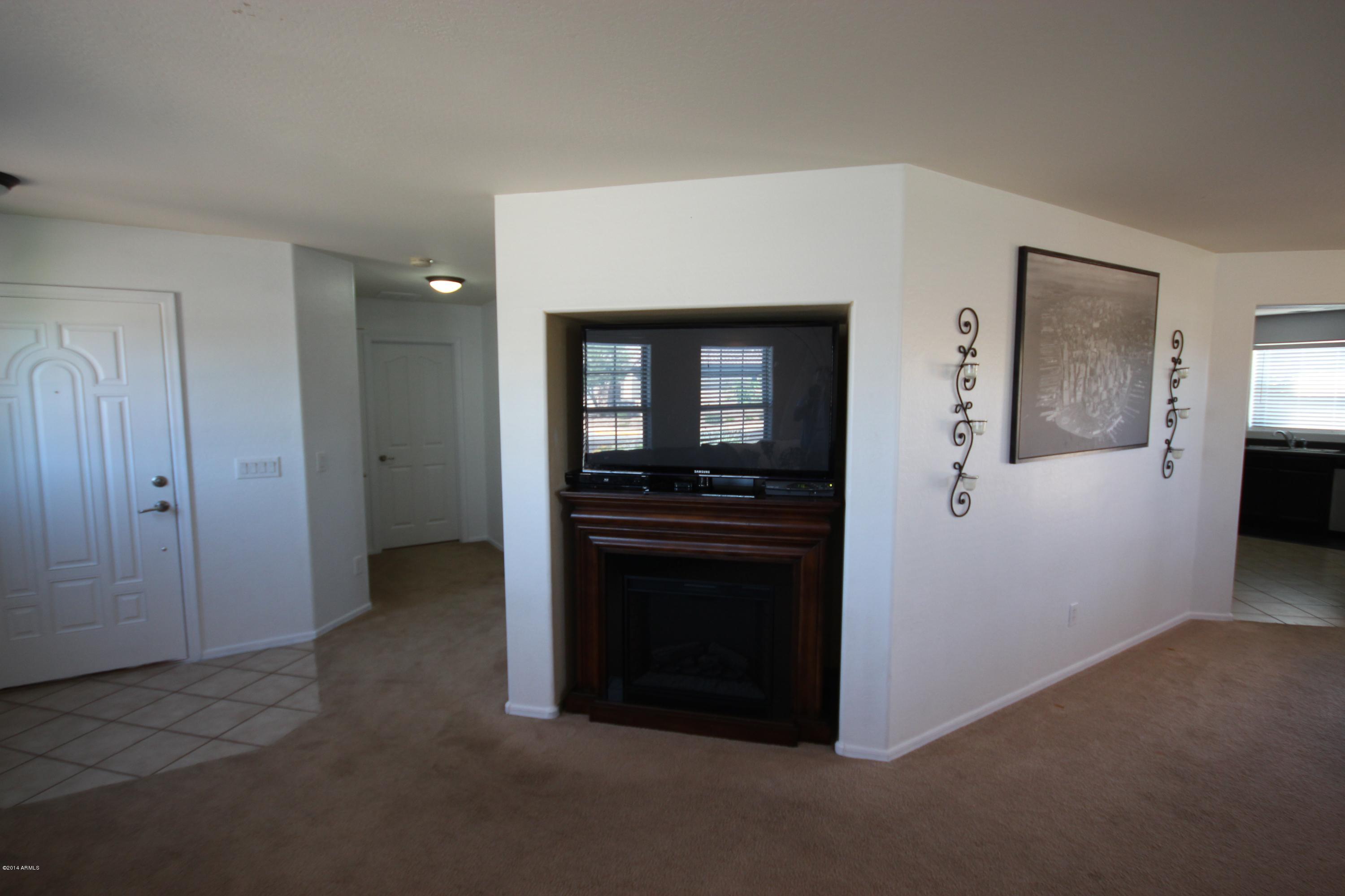 1634 South Martingale Road Gilbert, AZ 85295 - Photo 14 of 36 Living Room