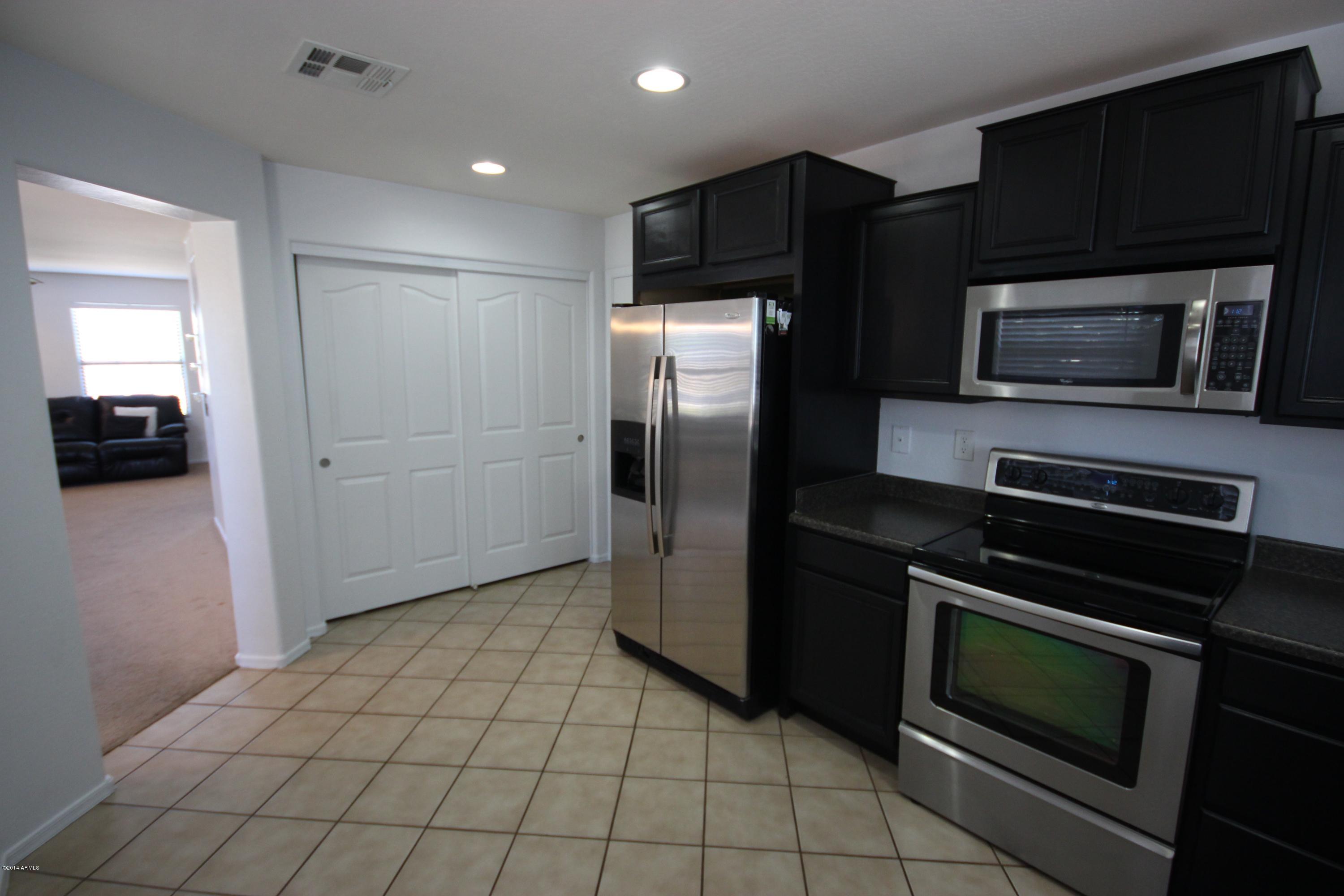 1634 South Martingale Road Gilbert, AZ 85295 - Photo 18 of 36 Kitchen