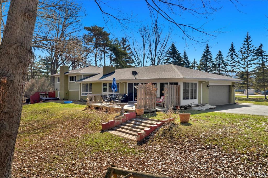2403 East Square Lake Road Troy, MI 48085 - Photo 5 of 29