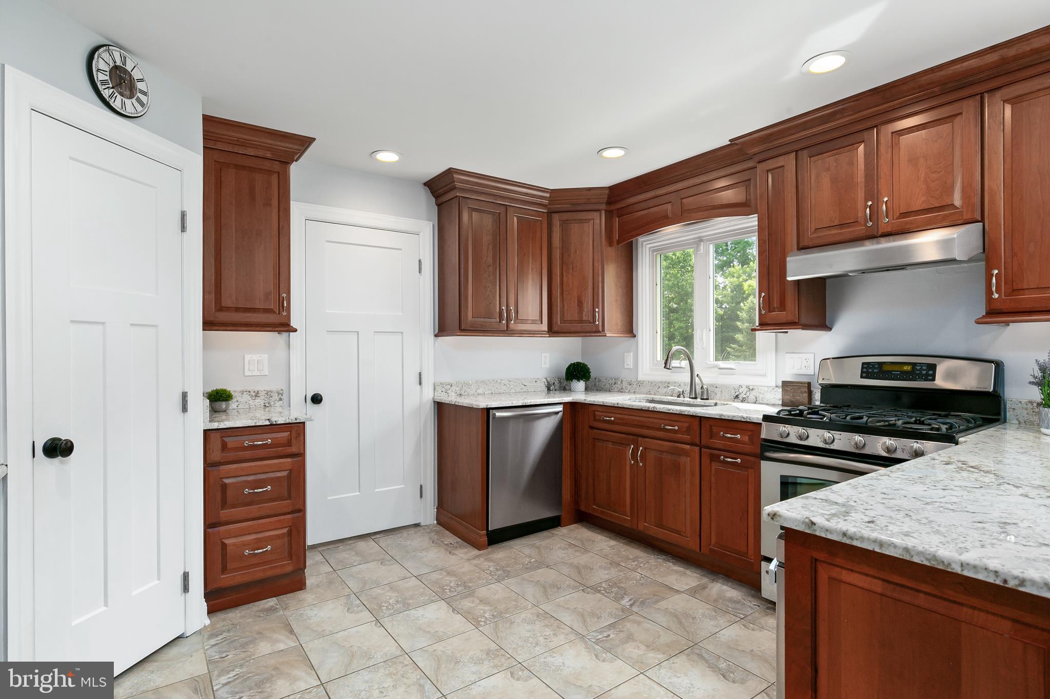 1 Stacy Drive Cream Ridge, NJ 08514 - Photo 8 of 33