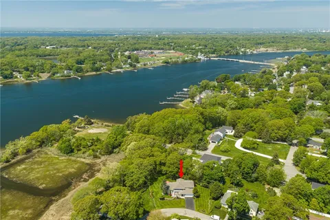 $1,395,000 | 31 Meadowbrook Drive, Barrington, RI 02806