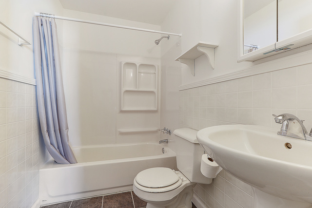 3237 Wallace Avenue Steger, IL 60475 - Photo 7 of 13 a bathroom with a toilet and a bathtub