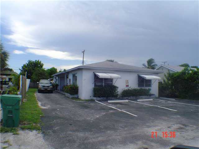 139 West 27th Street Riviera Beach, FL 33404 - Photo 1 of 1 Primary Photo