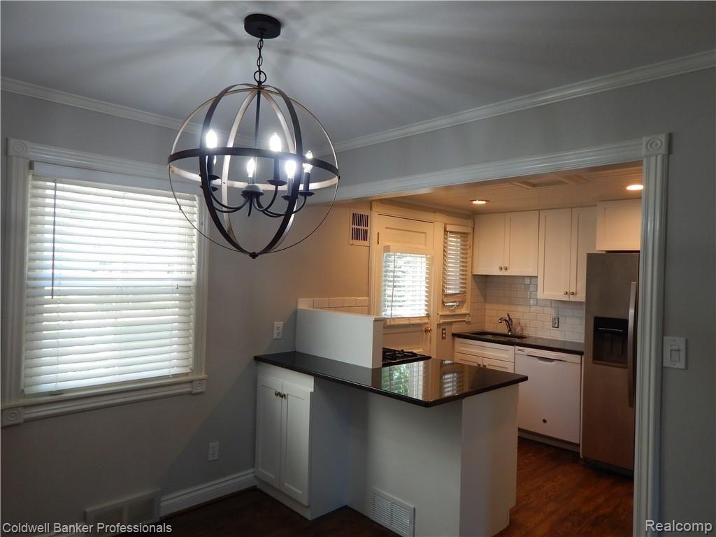 1682 Graefield Road Birmingham, MI 48009 - Photo 8 of 30