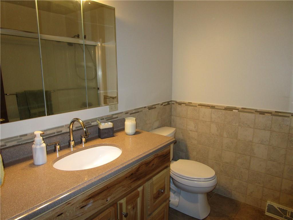2872 Gull Lane Transfer, PA 16154 - Photo 13 of 26 Main bath