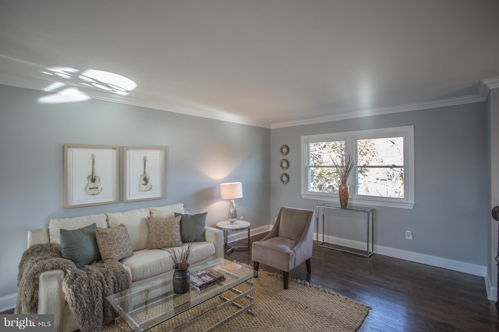 6815 Barton Road Hyattsville, MD 20784 - Photo 5 of 27 Living Room
