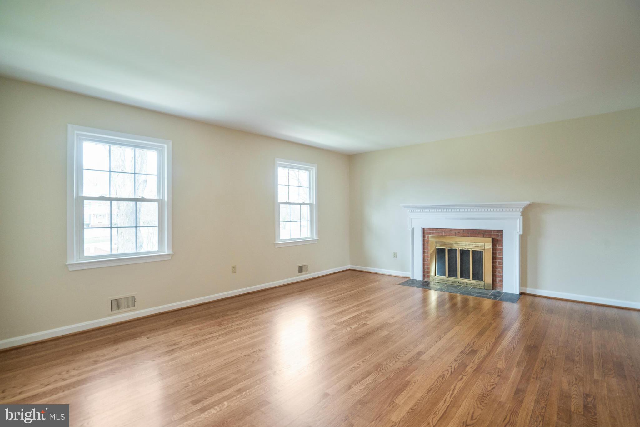 8401 Fort Hunt Road Alexandria, VA 22308 - Photo 2 of 29 Living Room