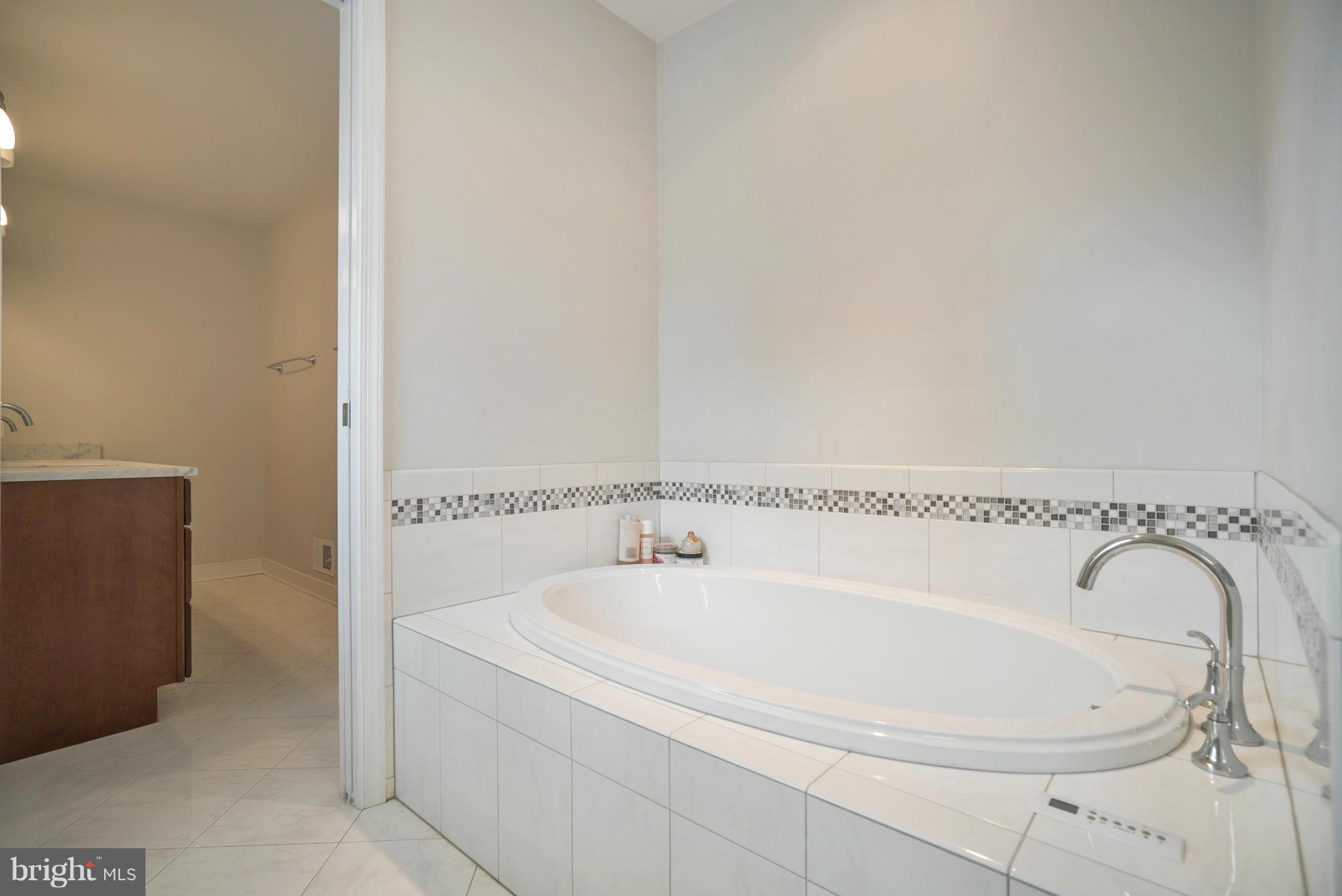 8401 Fort Hunt Road Alexandria, VA 22308 - Photo 13 of 29 Bath (Master)