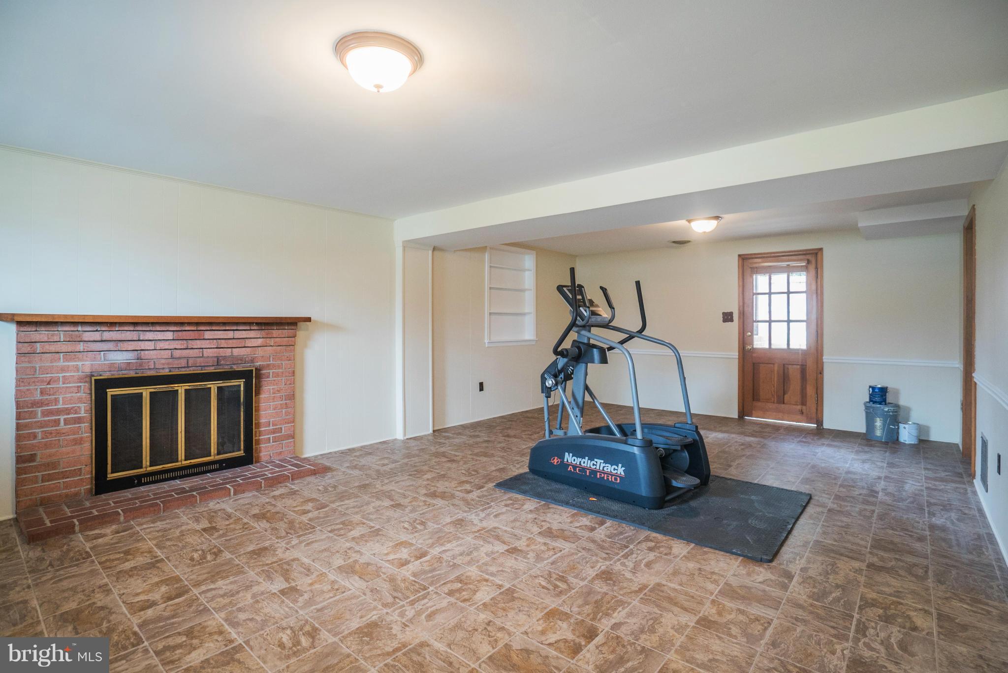 8401 Fort Hunt Road Alexandria, VA 22308 - Photo 20 of 29 Family Room