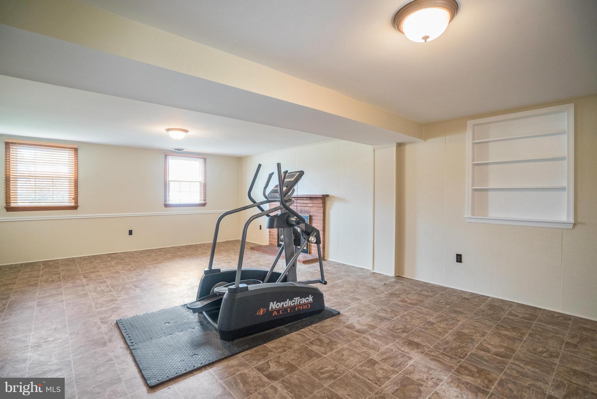 8401 Fort Hunt Road Alexandria, VA 22308 - Photo 21 of 29 Family Room
