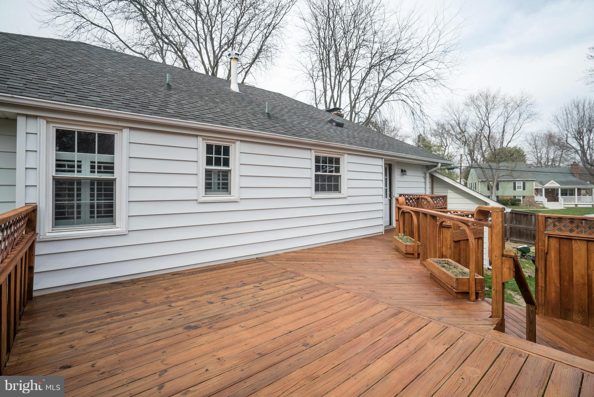 8401 Fort Hunt Road Alexandria, VA 22308 - Photo 23 of 29 Exterior (Rear)