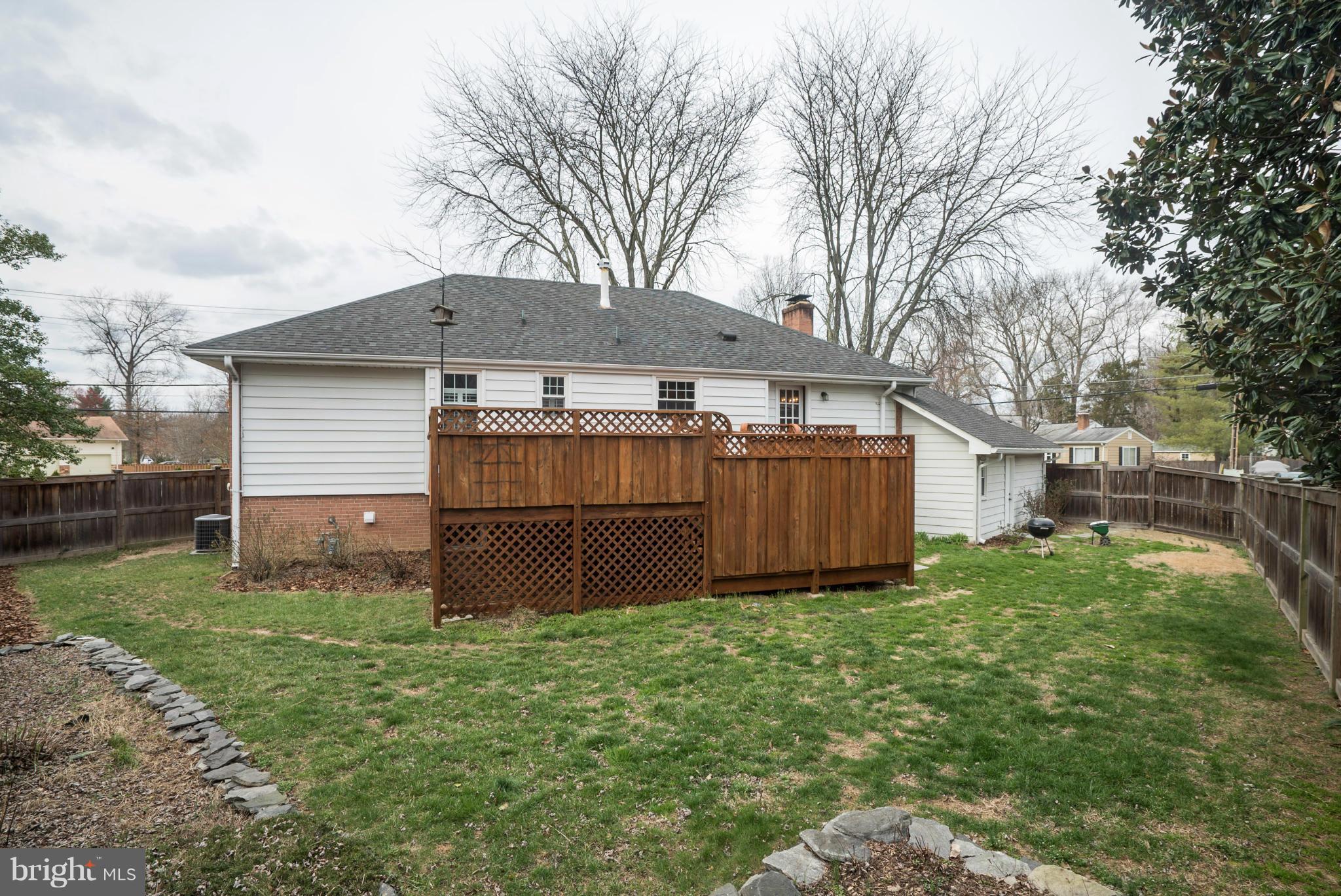8401 Fort Hunt Road Alexandria, VA 22308 - Photo 26 of 29 Exterior (Rear)