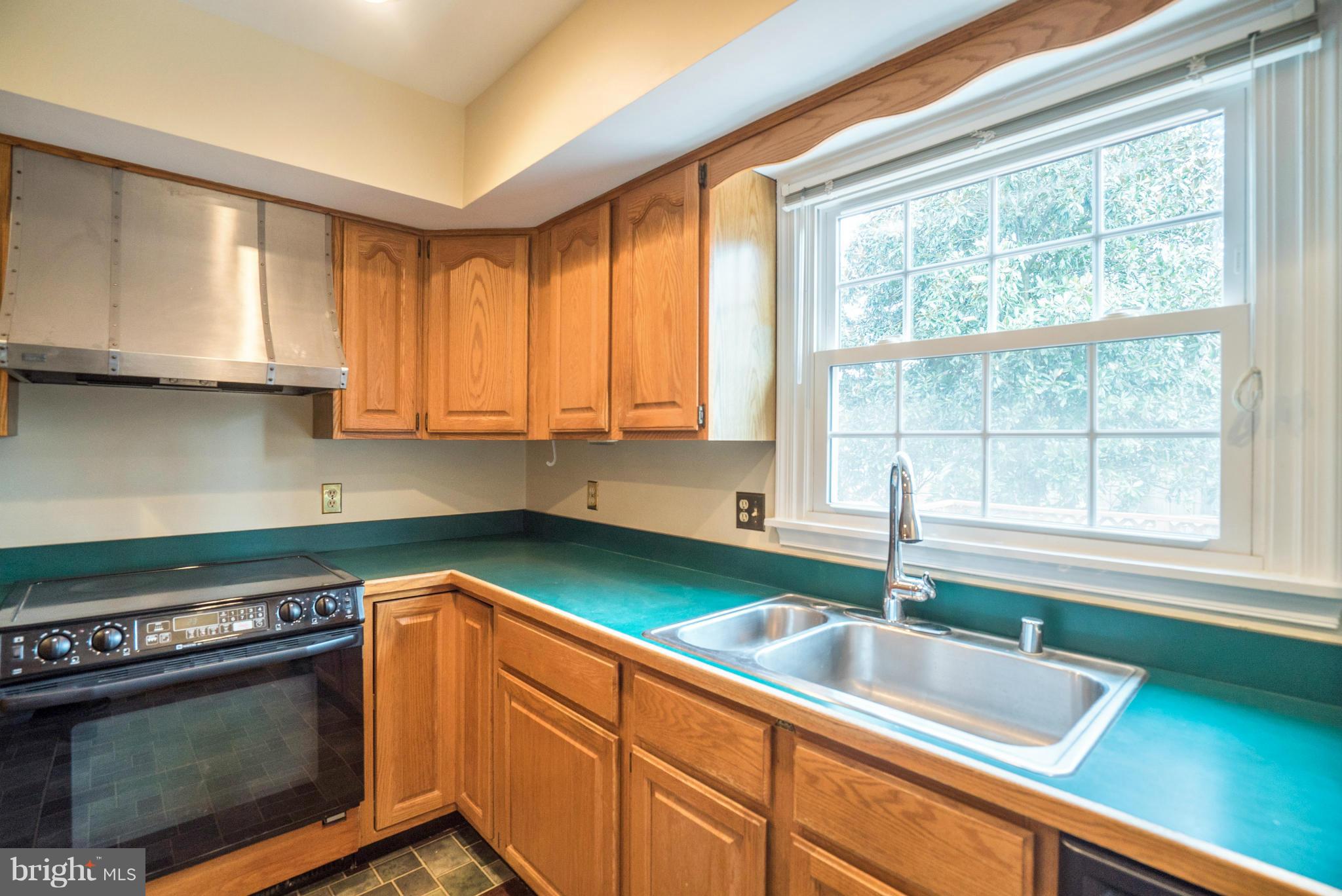 8401 Fort Hunt Road Alexandria, VA 22308 - Photo 7 of 29 Kitchen