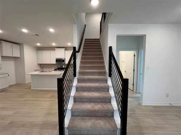a view of entryway and kitchen