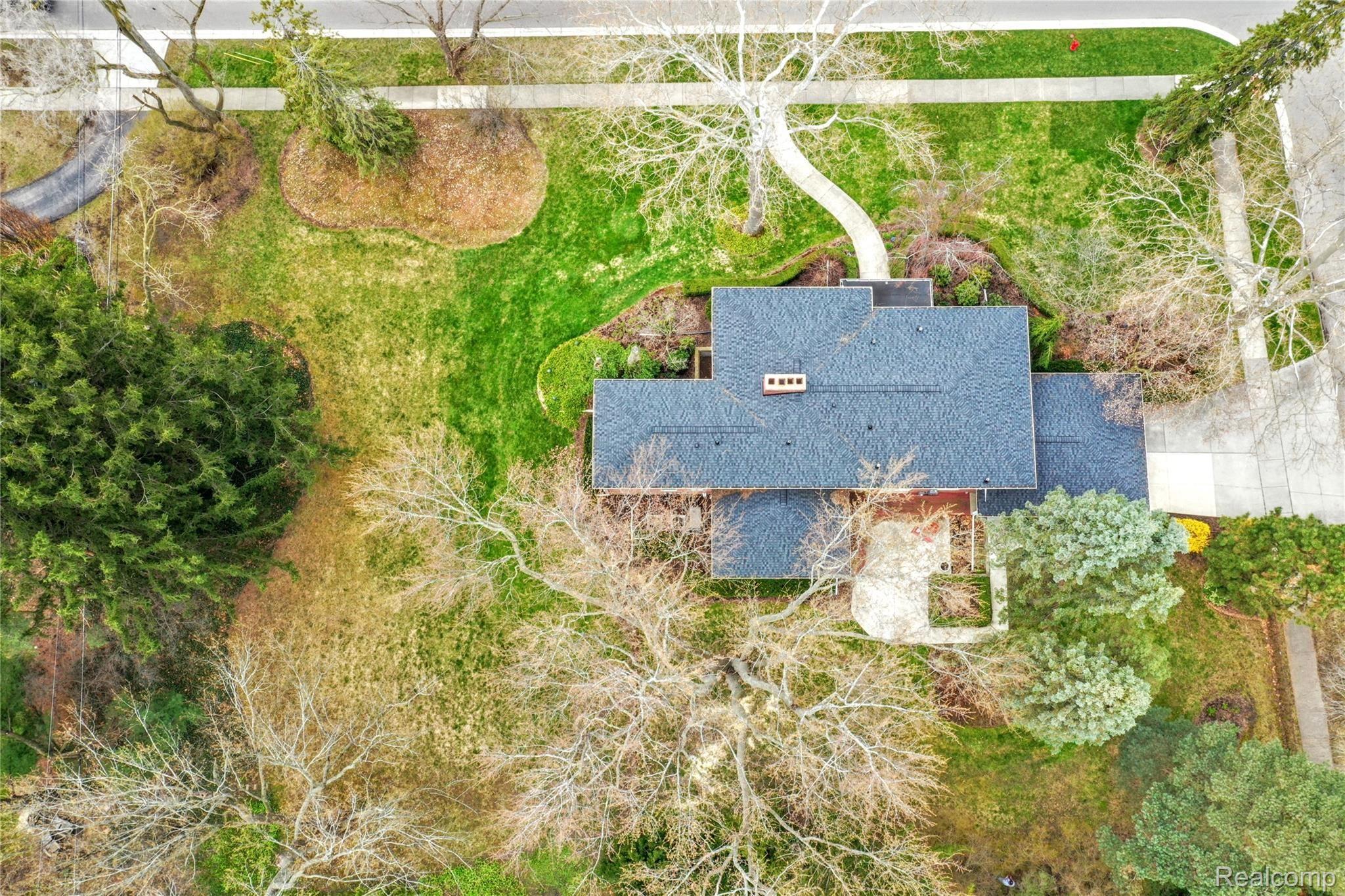 876 Covington Road Bloomfield Hills, MI 48301 - Photo 2 of 32 DJI_0868.jpg