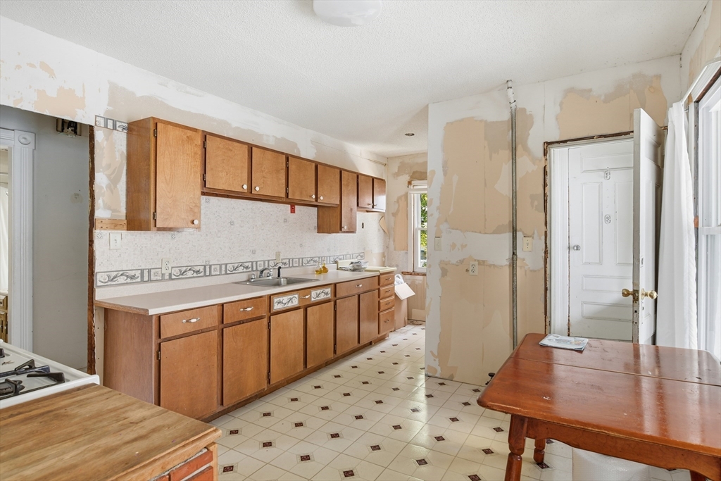 20 Webster Street Springfield, MA 01104 - Photo 32 of 42 Gallery Image 32