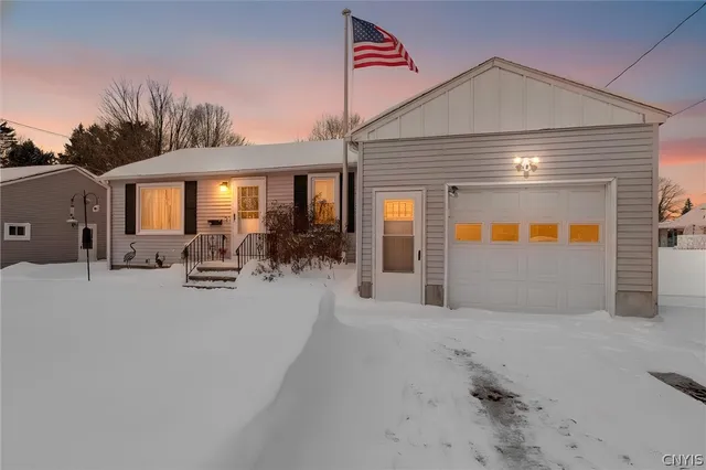 $185,000 | 100 Clarence Drive, Cicero, NY 13212