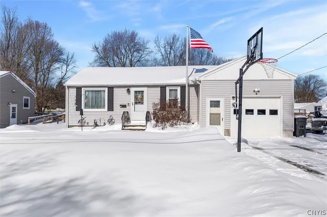 $185,000 | 100 Clarence Drive, Cicero, NY 13212