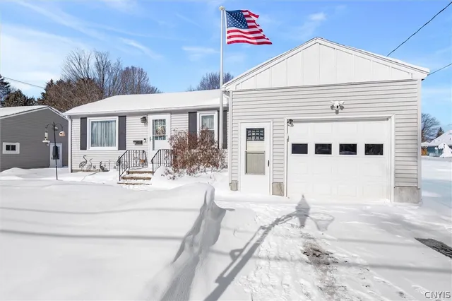 $185,000 | 100 Clarence Drive, Cicero, NY 13212