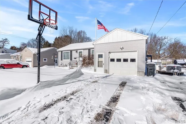 $185,000 | 100 Clarence Drive, Cicero, NY 13212