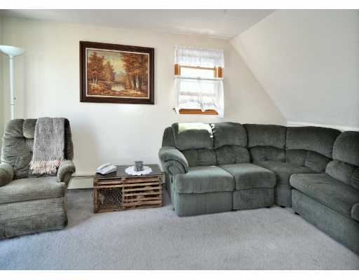 14 Milkay Way Narragansett, RI 02882 - Photo 2 of 12 Den/Family/Great Room.