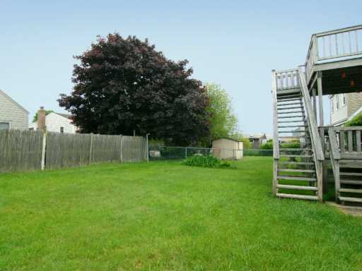14 Milkay Way Narragansett, RI 02882 - Photo 7 of 12 Yard/Garden.