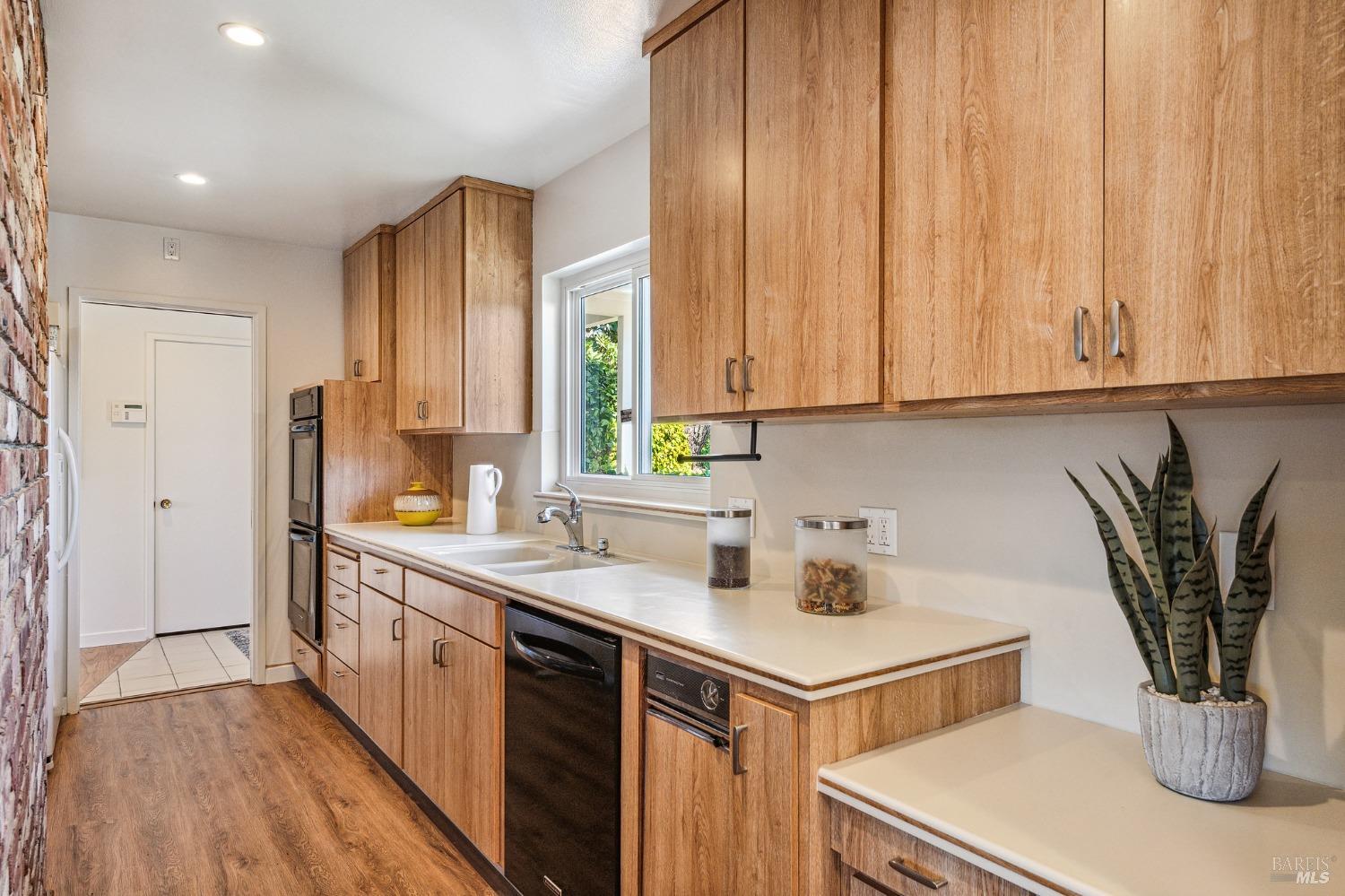 94 Longfellow Road Mill Valley, CA 94941 - Photo 12 of 38