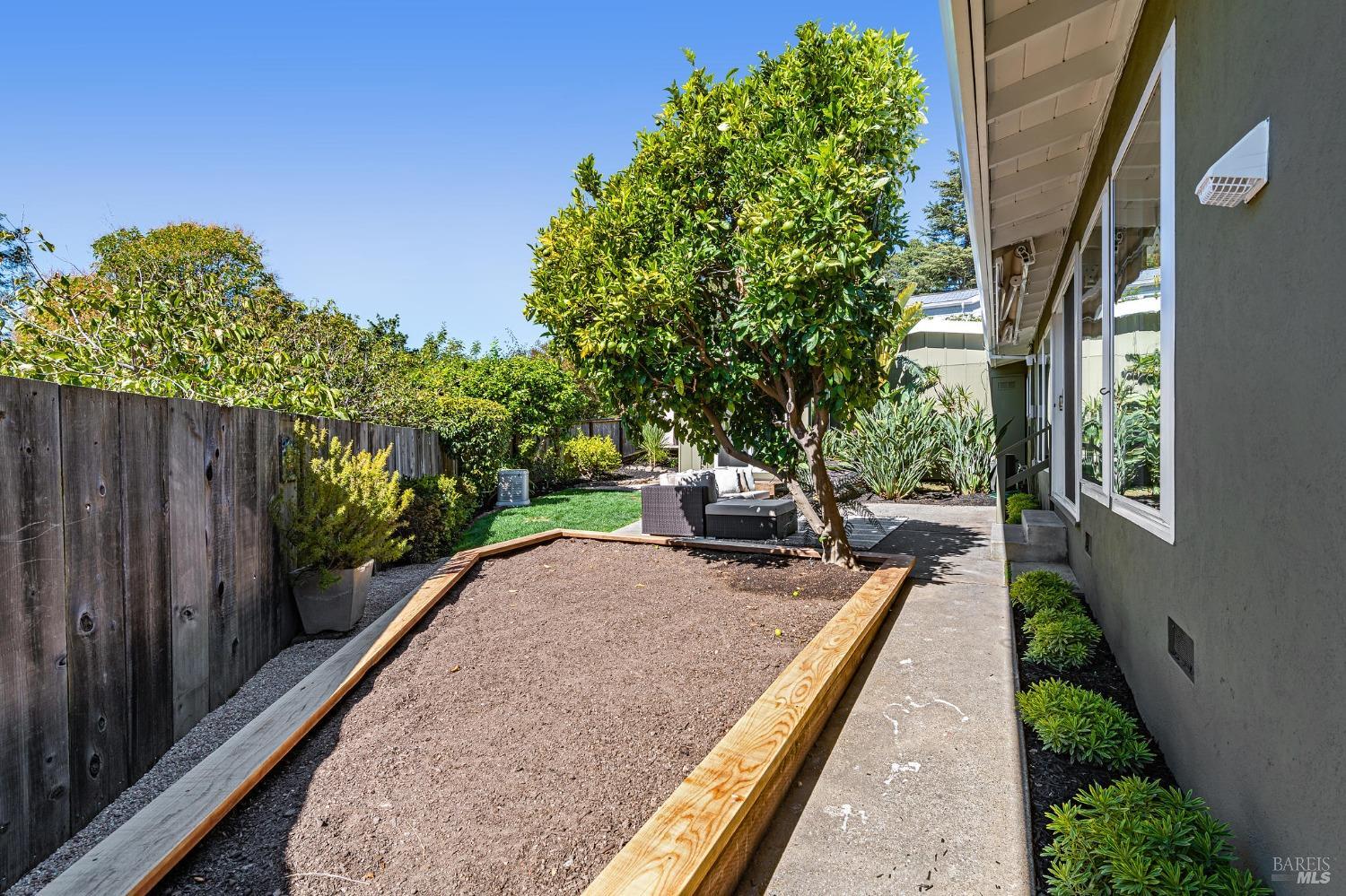 94 Longfellow Road Mill Valley, CA 94941 - Photo 29 of 38