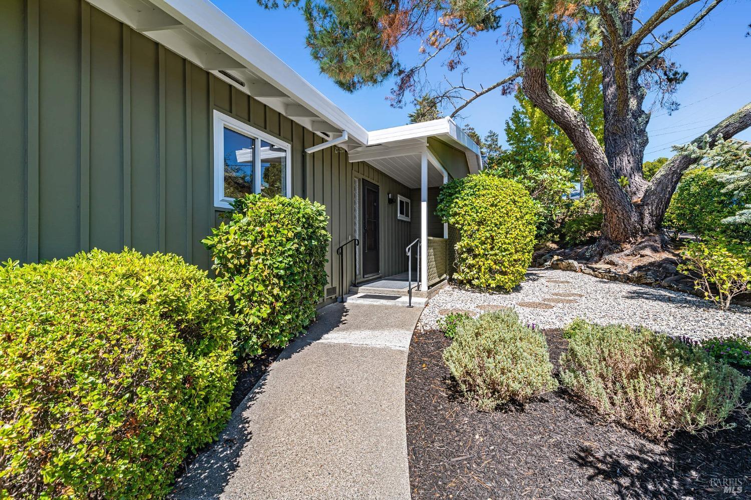 94 Longfellow Road Mill Valley, CA 94941 - Photo 3 of 38