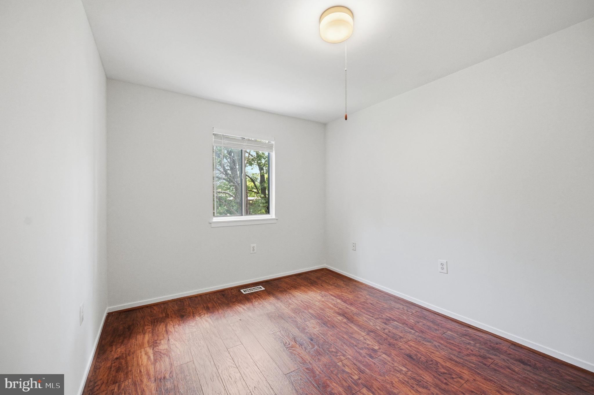 2908 Jermantown Road, Unit 24 Oakton, VA 22124 - Photo 40 of 74 Bright and airy blank canvas room.