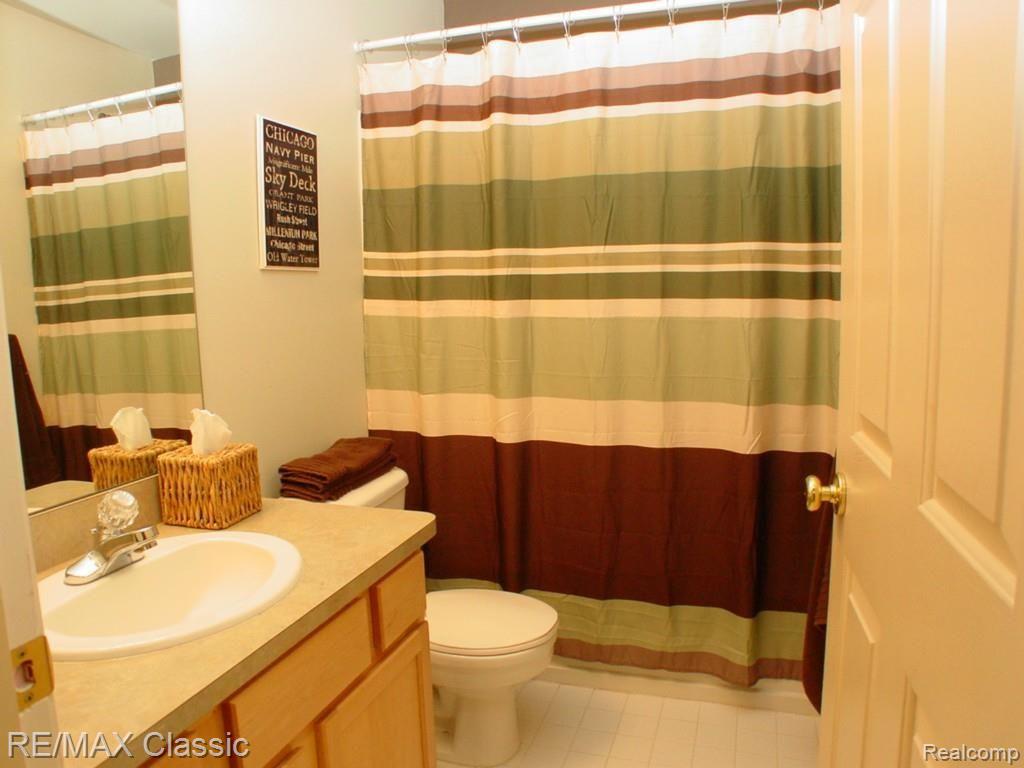 459 Cherry Orchard Road Canton, MI 48188 - Photo 22 of 29 DSC09215.jpg